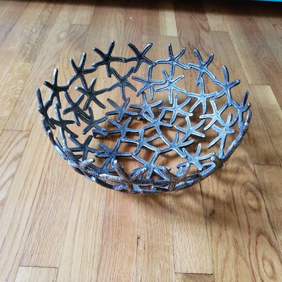 Pottery Barn Coastal Starfish Serve Bowl - Picture 5 of 6